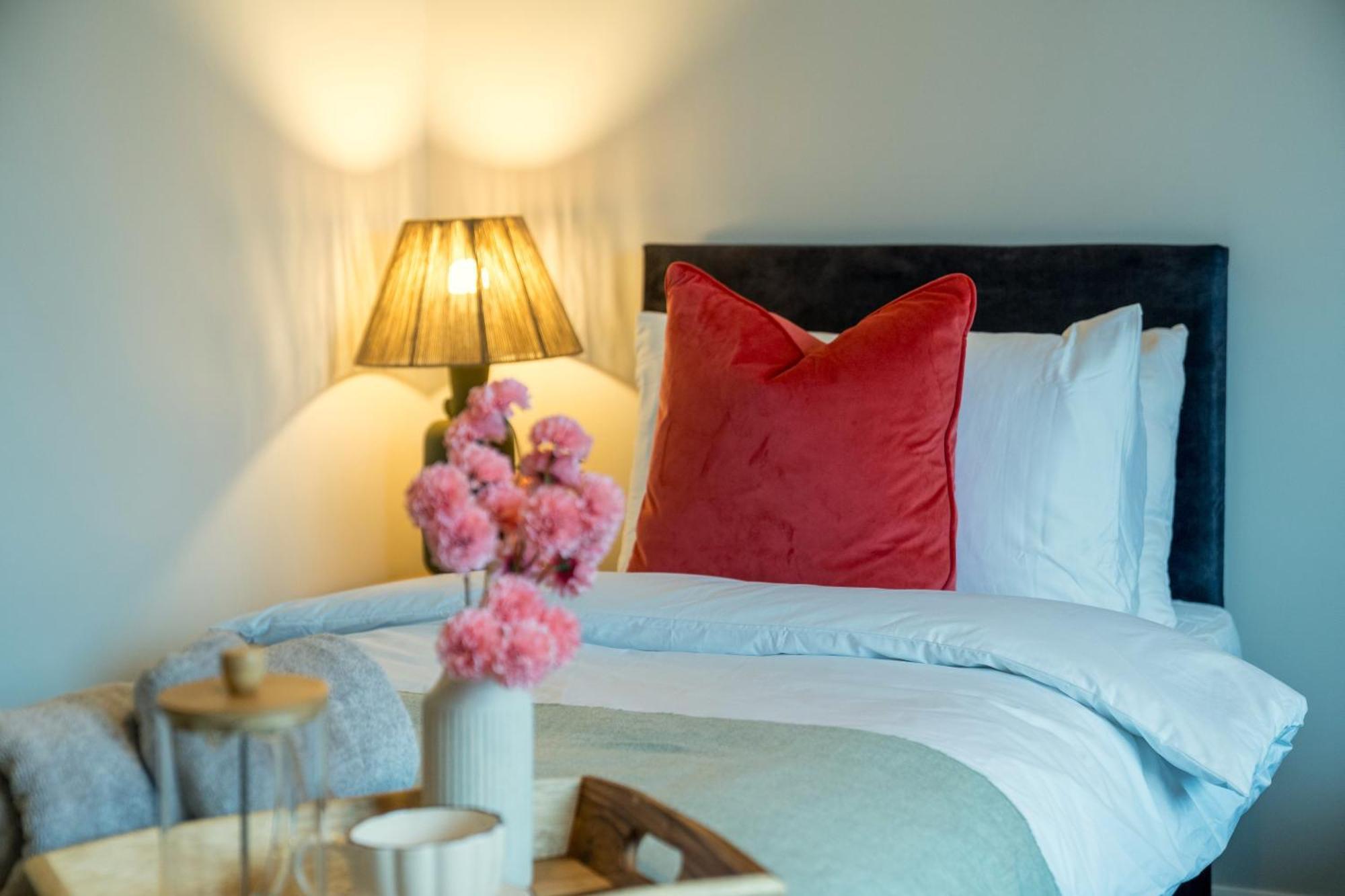 Holiday home 5 Star - Stylish 2 Bed In -excel, Airport