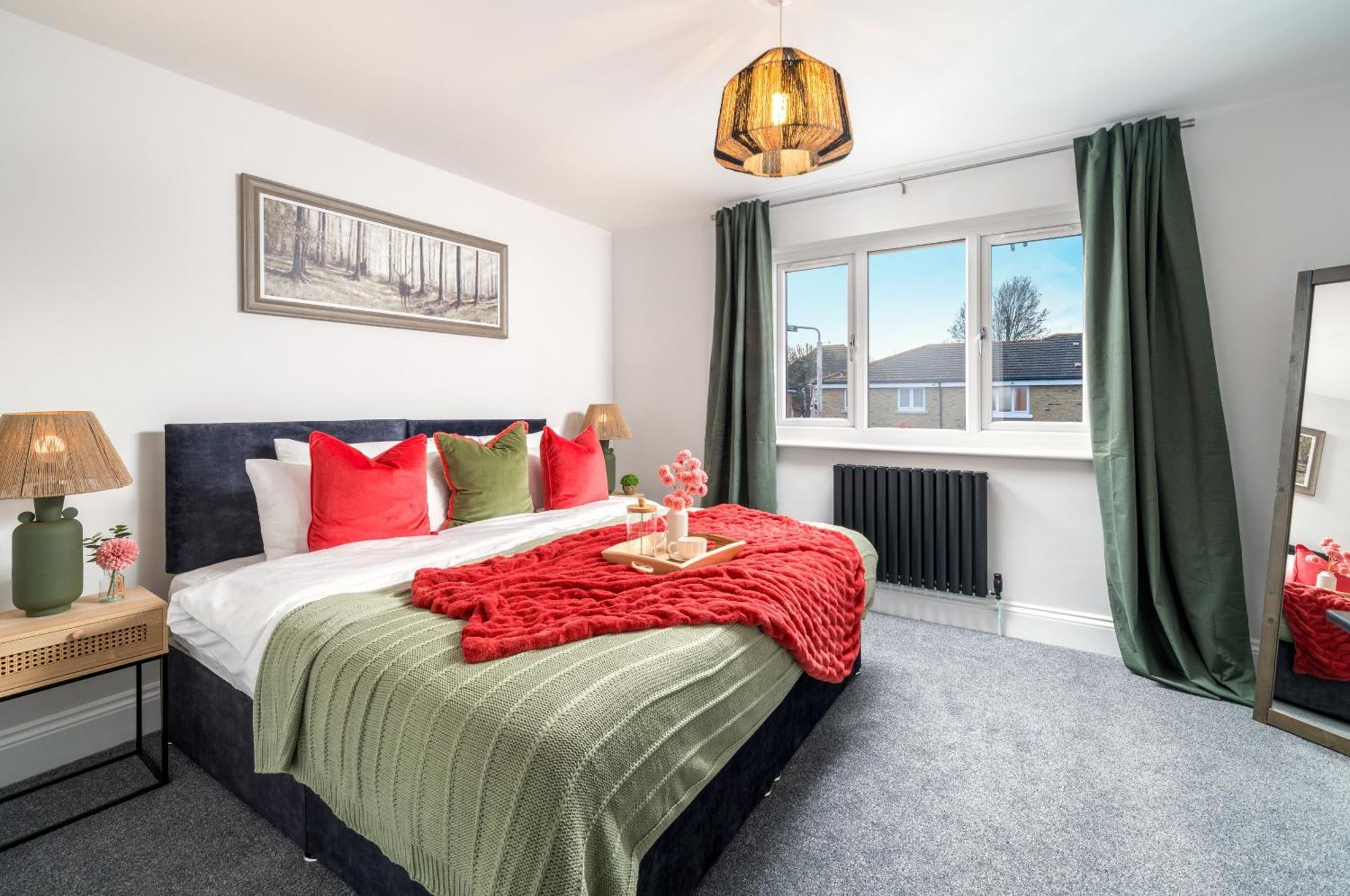 5 Star - Stylish 2 Bed In -excel, Airport Holiday home