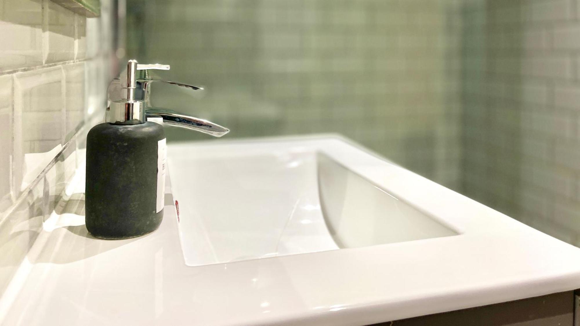 Apartamento Tube & Notting Hill Nearby - Garden Flat Haven *
