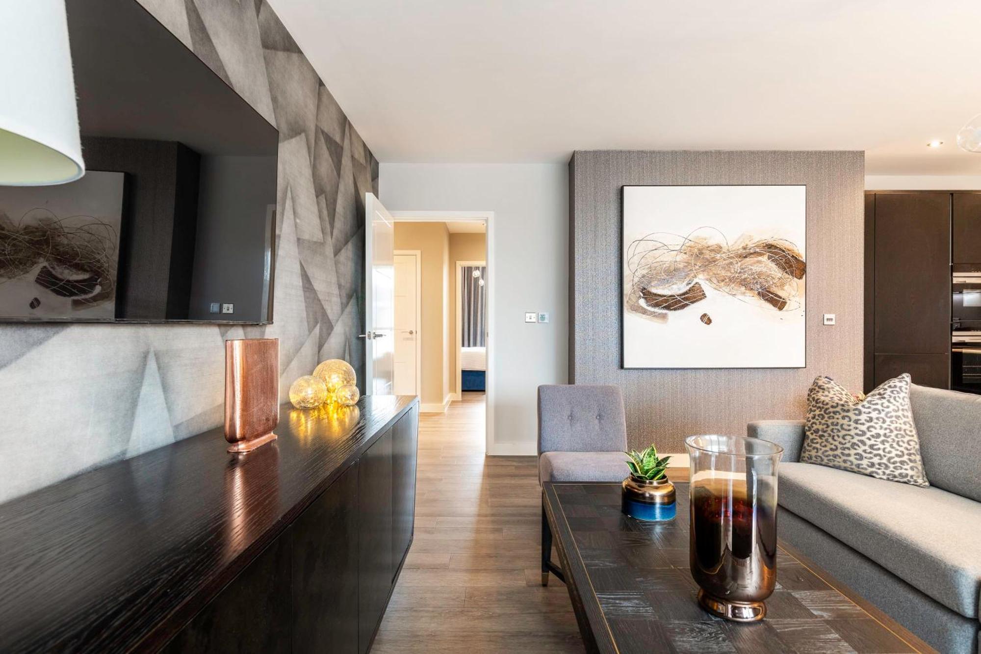 Appartement Showroom Splendour, Luxe Elegance *