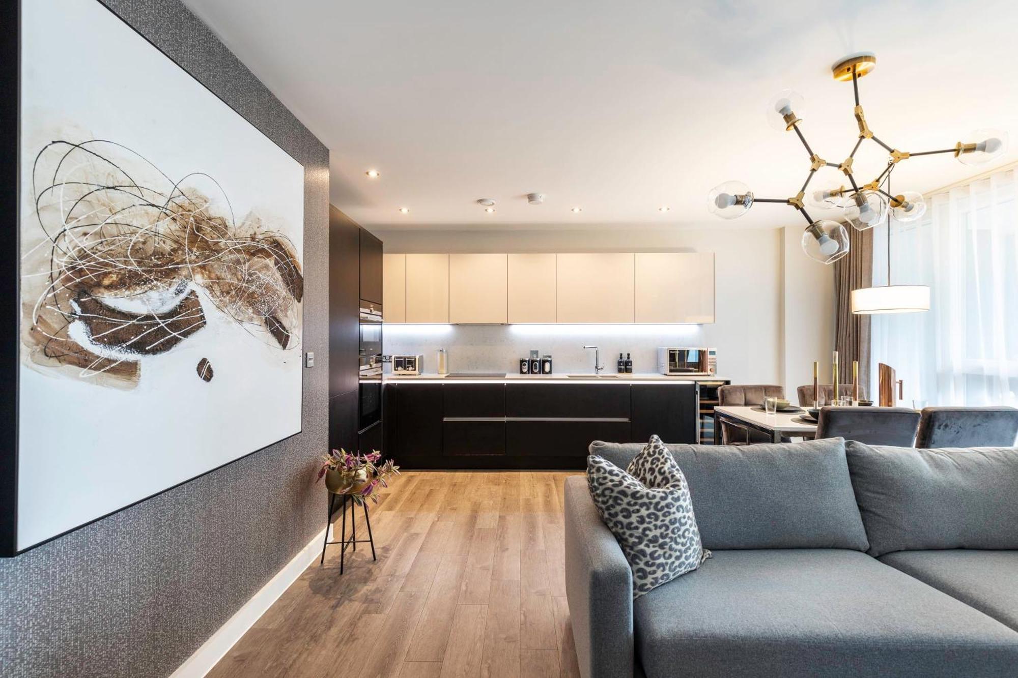 Appartement Showroom Splendour, Luxe Elegance *