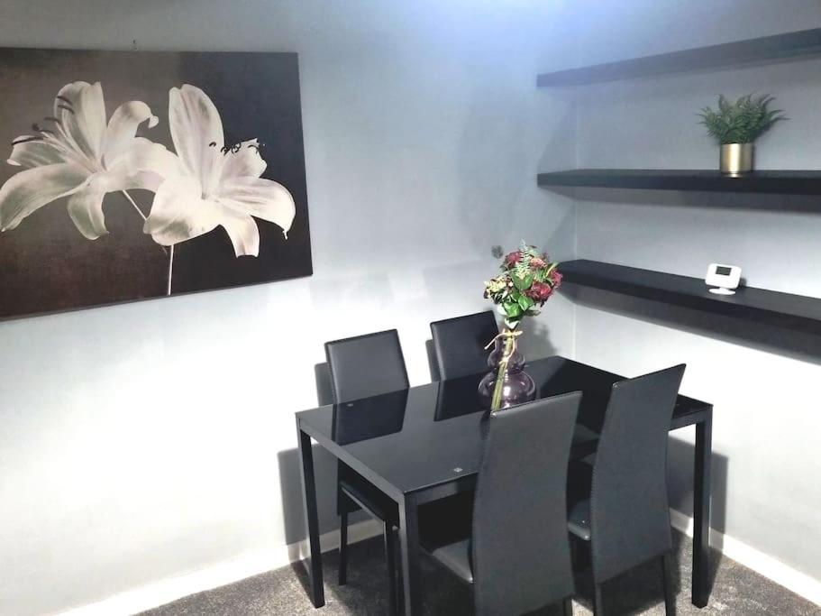 Comfy 1st Floor Flat, Sleeps 4 * Londres