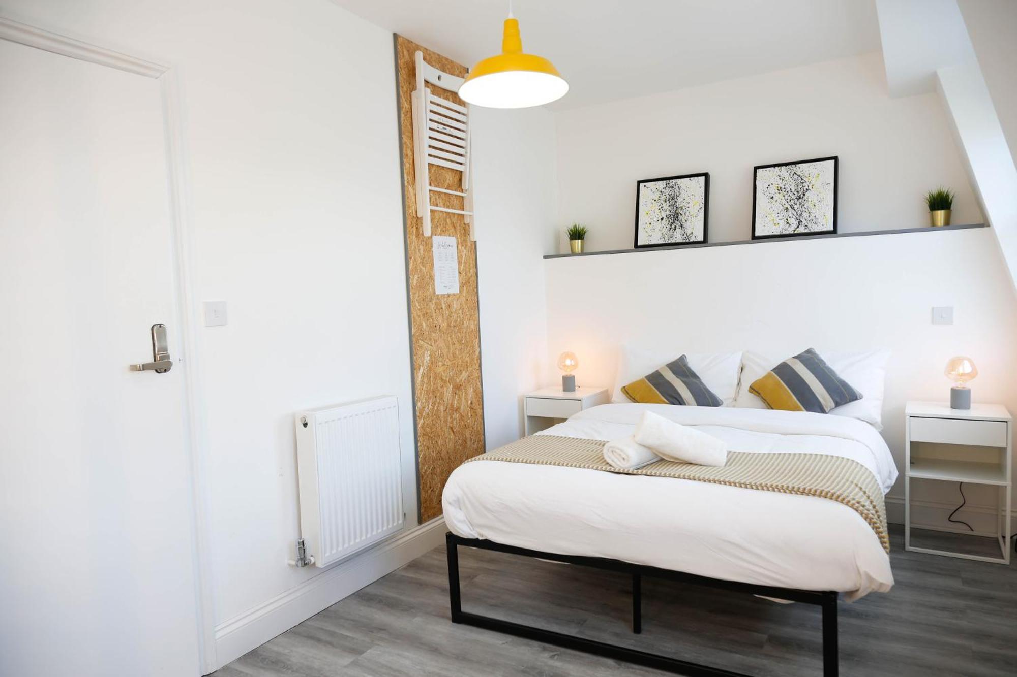 Homestay Luxury In Camden Town Near Shops, Cafes, Bars & Metro With Shared Bathrooms *