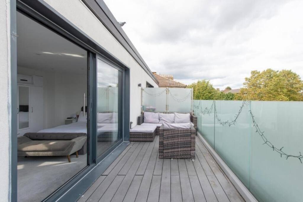Appartement Modern Large 2 Bed Near Station Londen