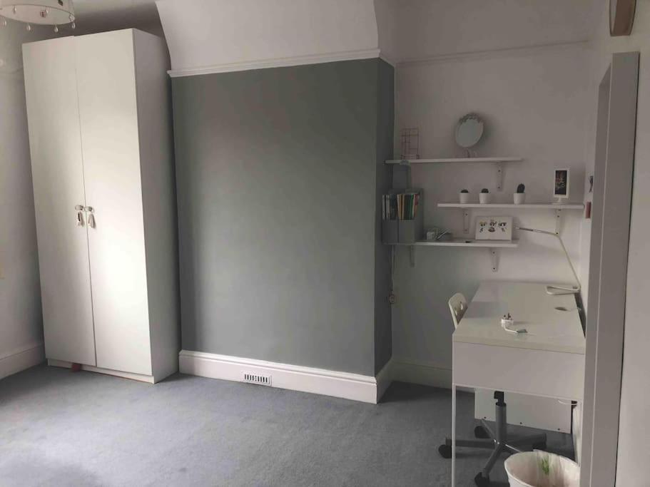 Luxury 4 Bedroom House In Featured On Tv * Londres