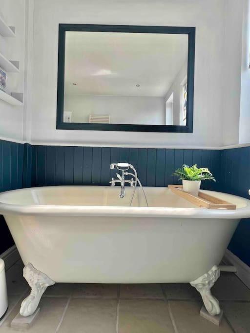 Villa Luxury 4 Bedroom House In Featured On Tv Londres