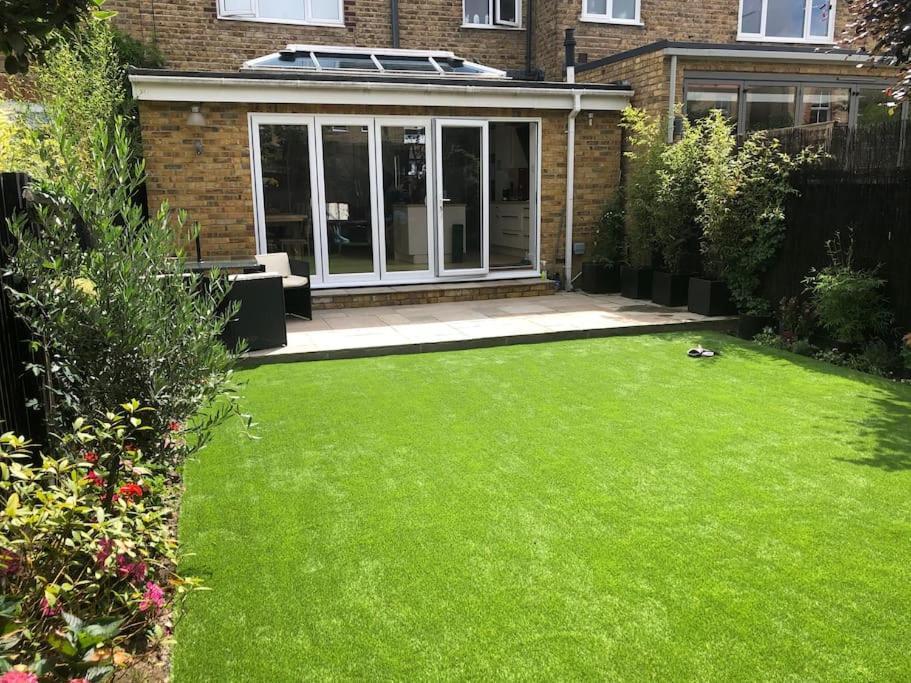Luxury 4 Bedroom House In Featured On Tv * Londres