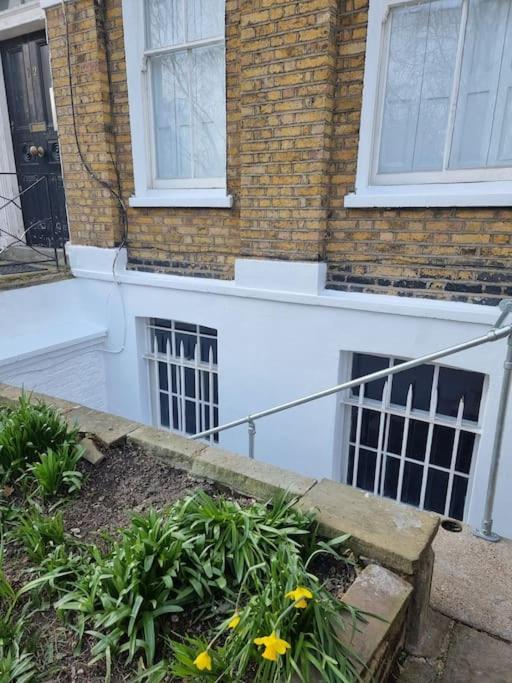 Entire Ground Floor Flat, Free Off-street Parking And Large Garden Londres