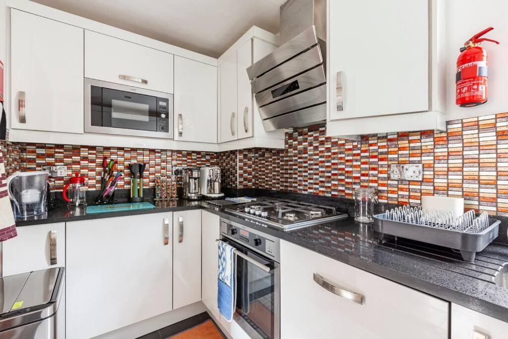 Clifton - Luxury 1 Bed Flat - 1 Min Walk To Tube * London