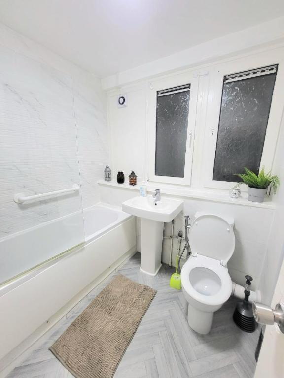 Three Bed Flat In Mile End Londres