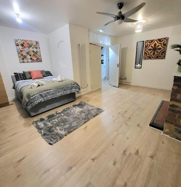 Three Bed Flat In Mile End Appartement