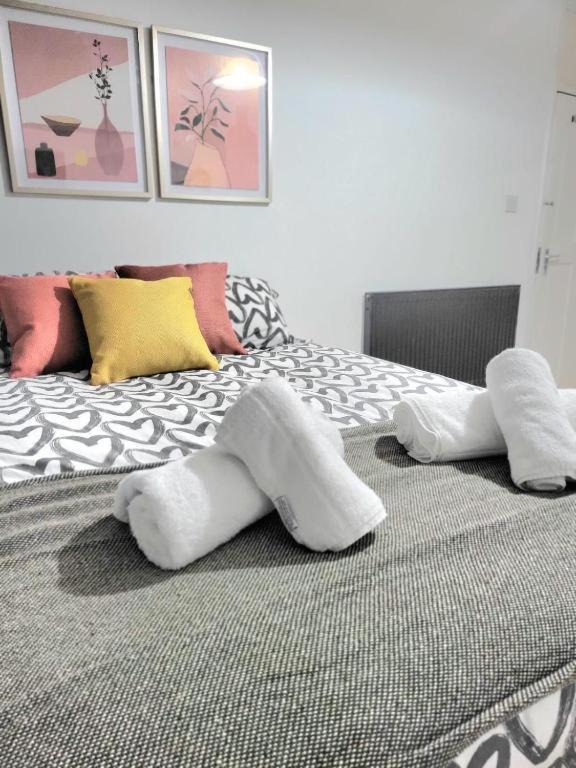 Three Bed Flat In Mile End * Londres