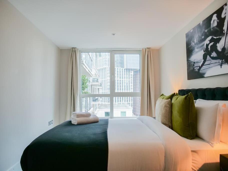 Stunning Riverside * London