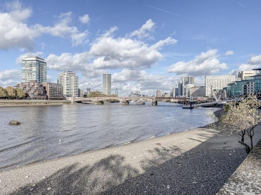 Stunning Riverside Apartment London