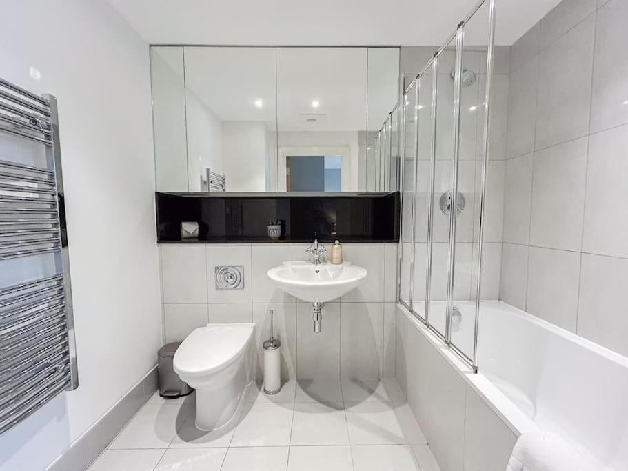 Apartment Stunning Riverside London