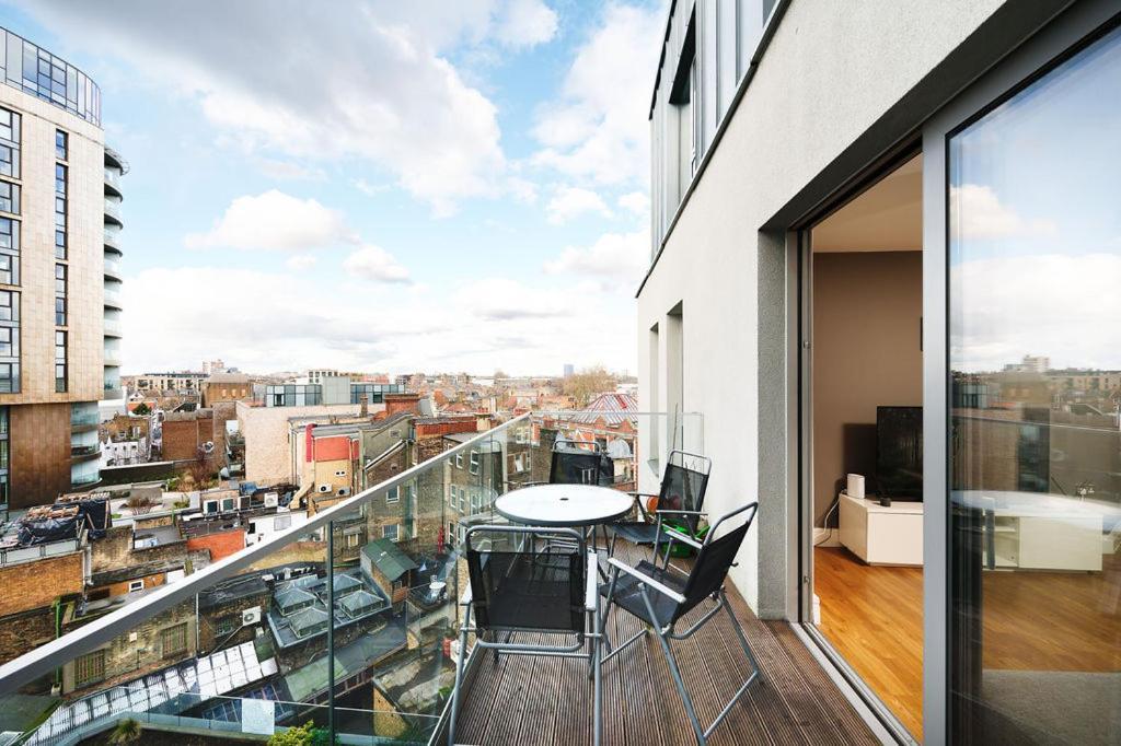 Apartment Modern Serviced 3-bedroom Flat In East *