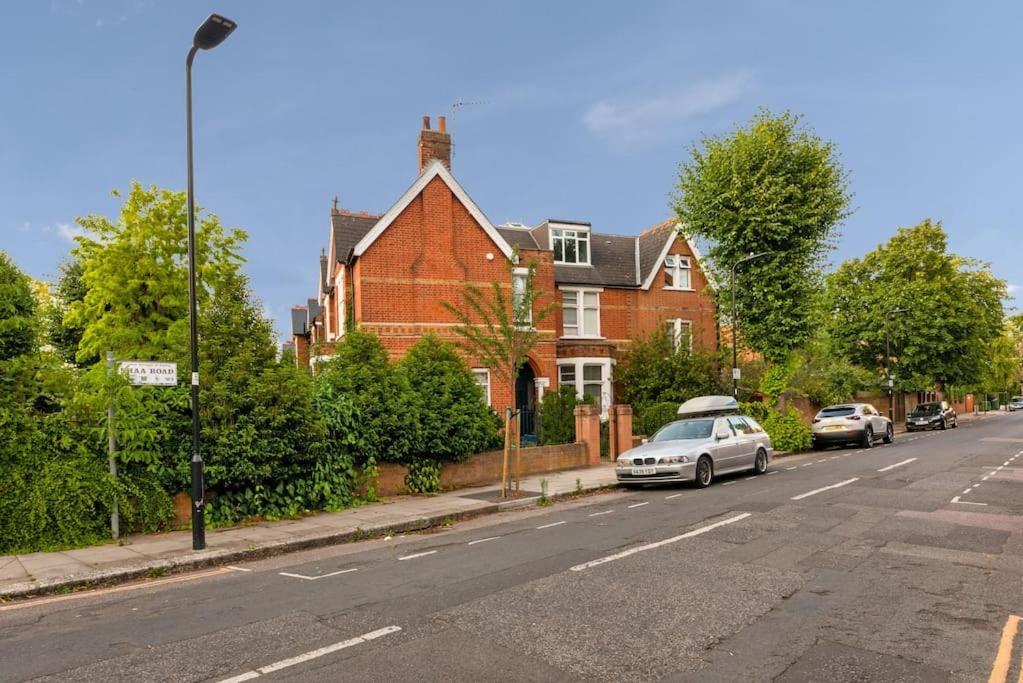 Large 2 Bed Acton Park Chiswick Appartement Londres