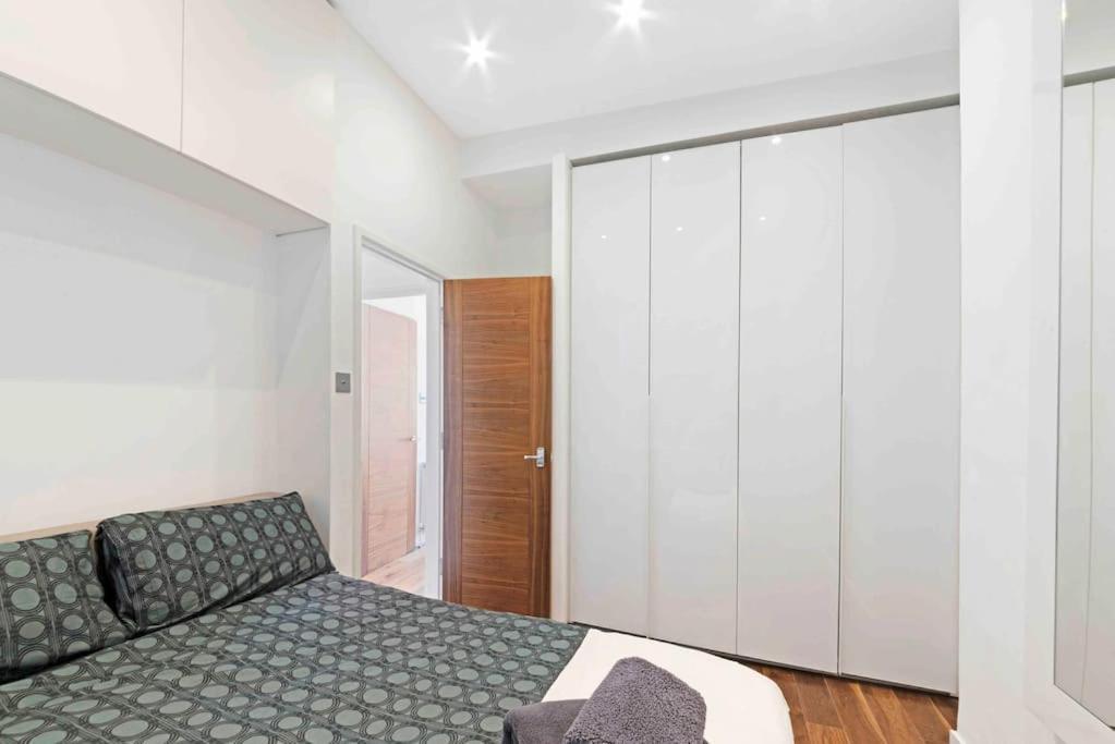 Huge 1 Bed -sleeps 4 De Lux Soho Fitzrovia Londres