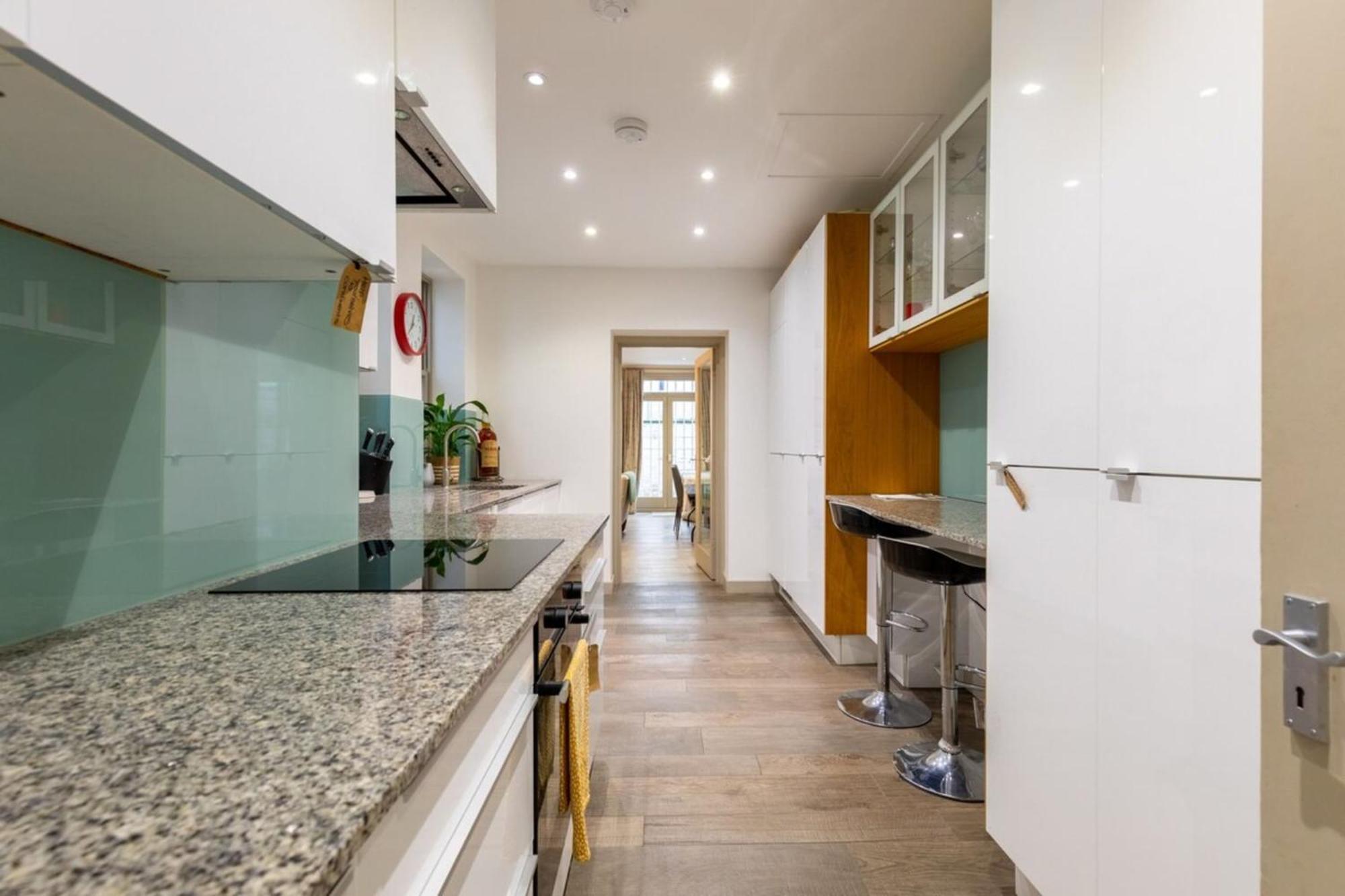 Appartement Elegant 2bd Flat 5 Mins To Kensington Gardens! *