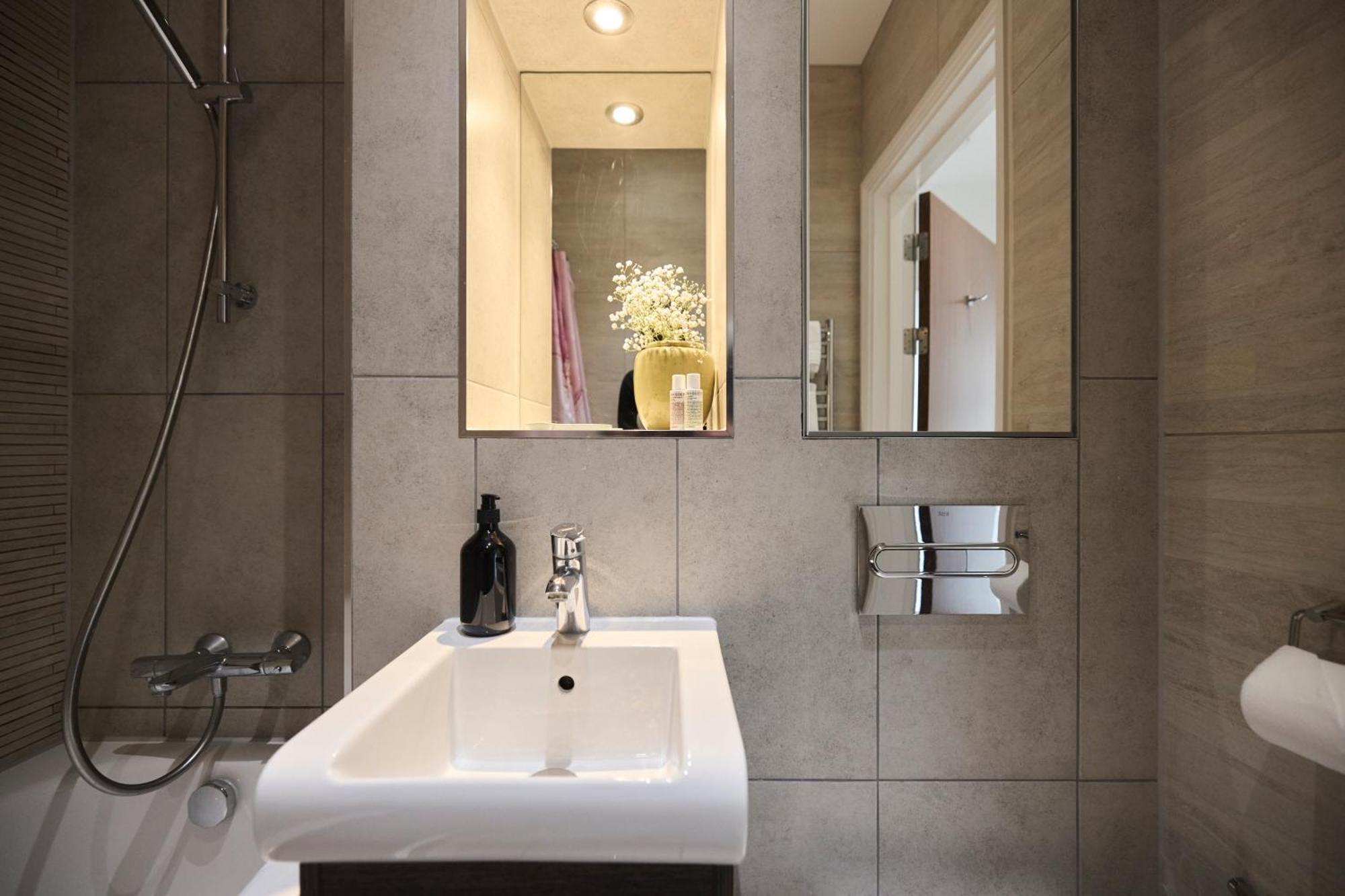 Apartment The Harlesden Place - Modern 3bdr Flat With Balcony *