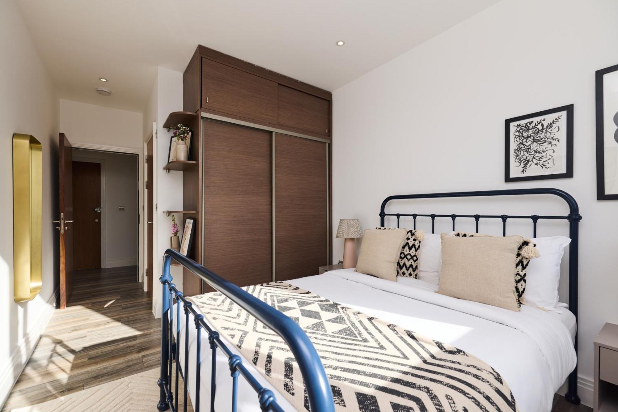 The Harlesden Place - Modern 3bdr Flat With Balcony *