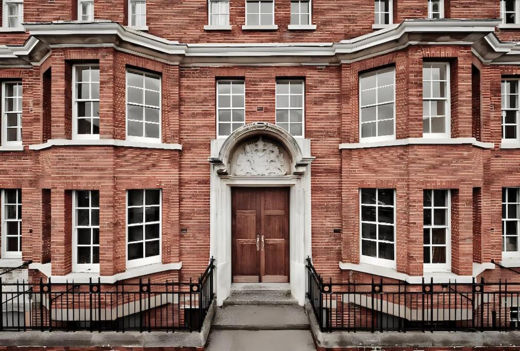 Luxury, Spacious 2 Bed Flat In * London
