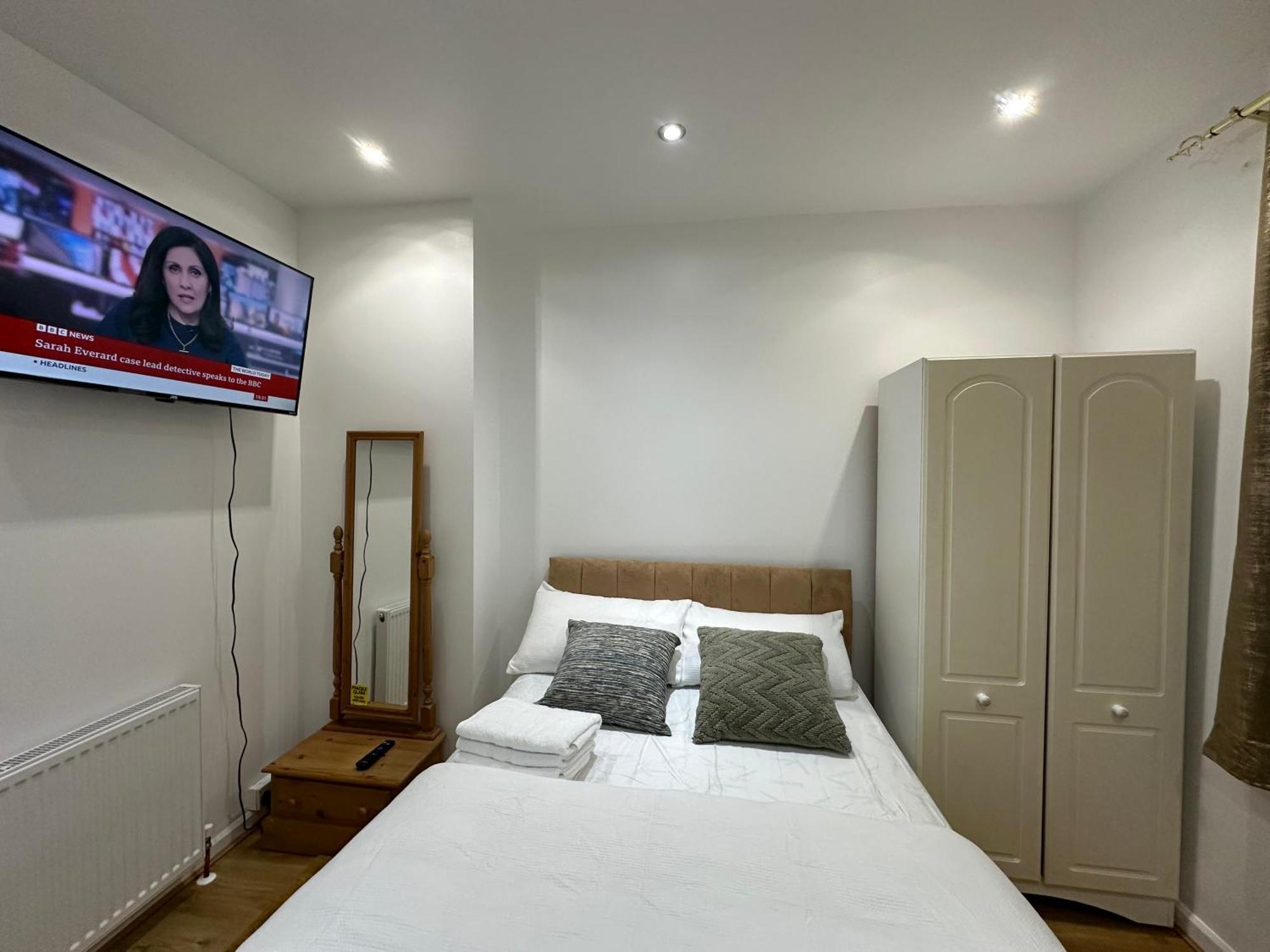 Guest house Beautiful Double With Free Wi-fi And Free Parking *