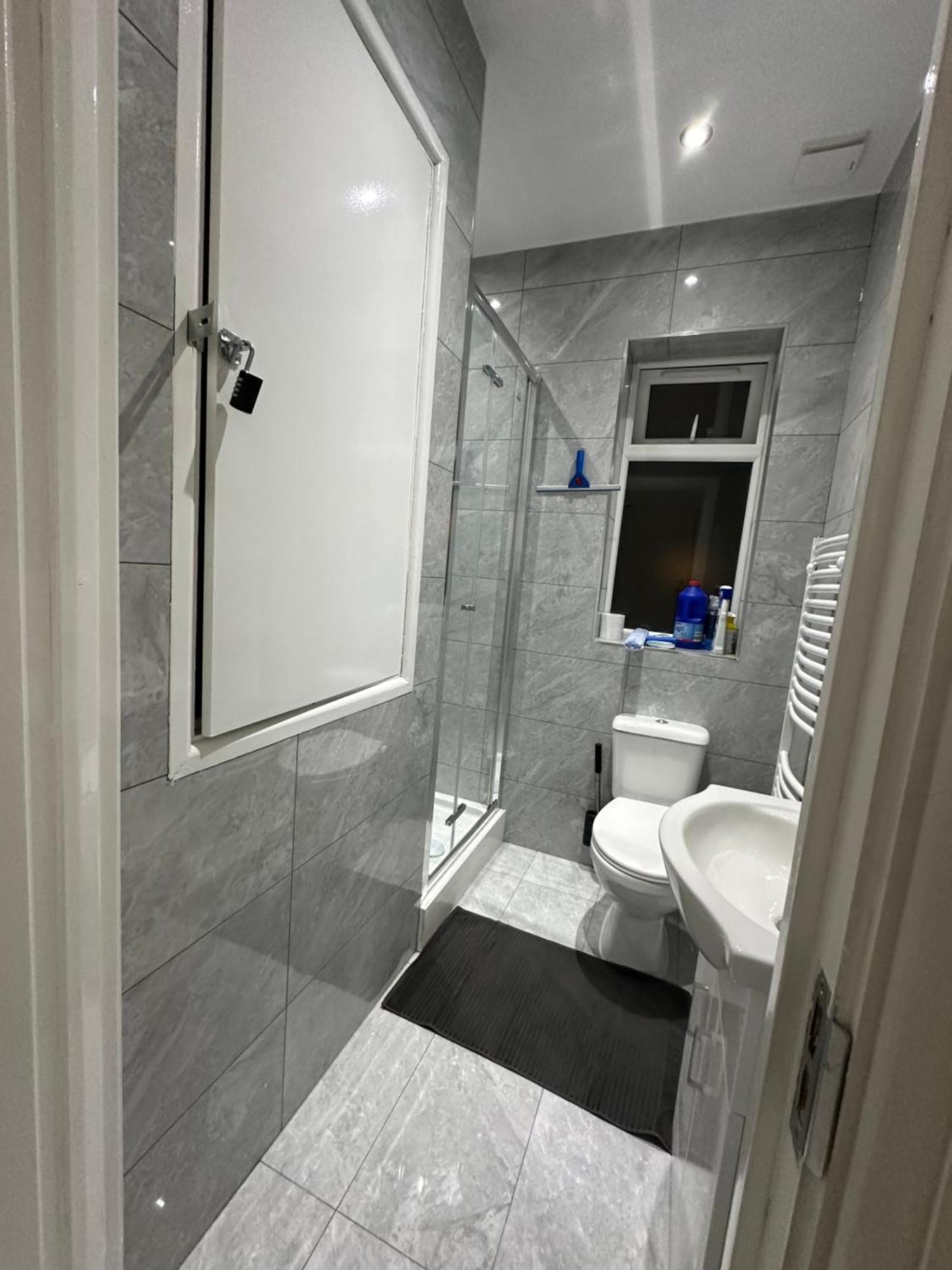 Beautiful Double With Free Wi-fi And Free Parking