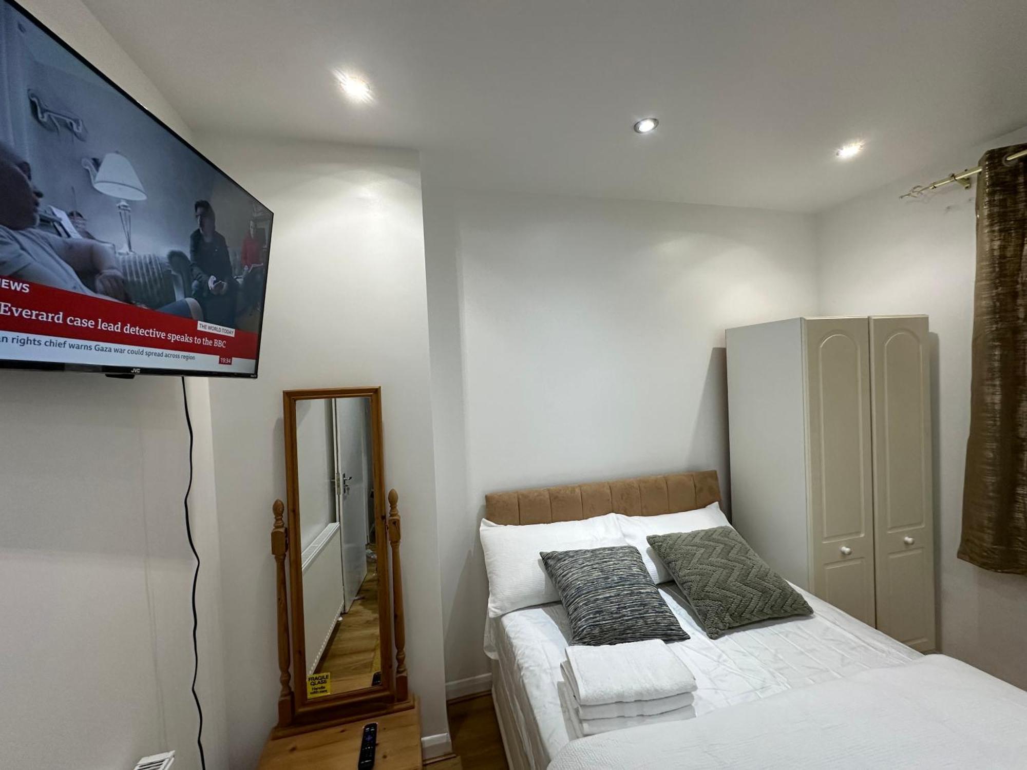 Beautiful Double With Free Wi-fi And Free Parking *