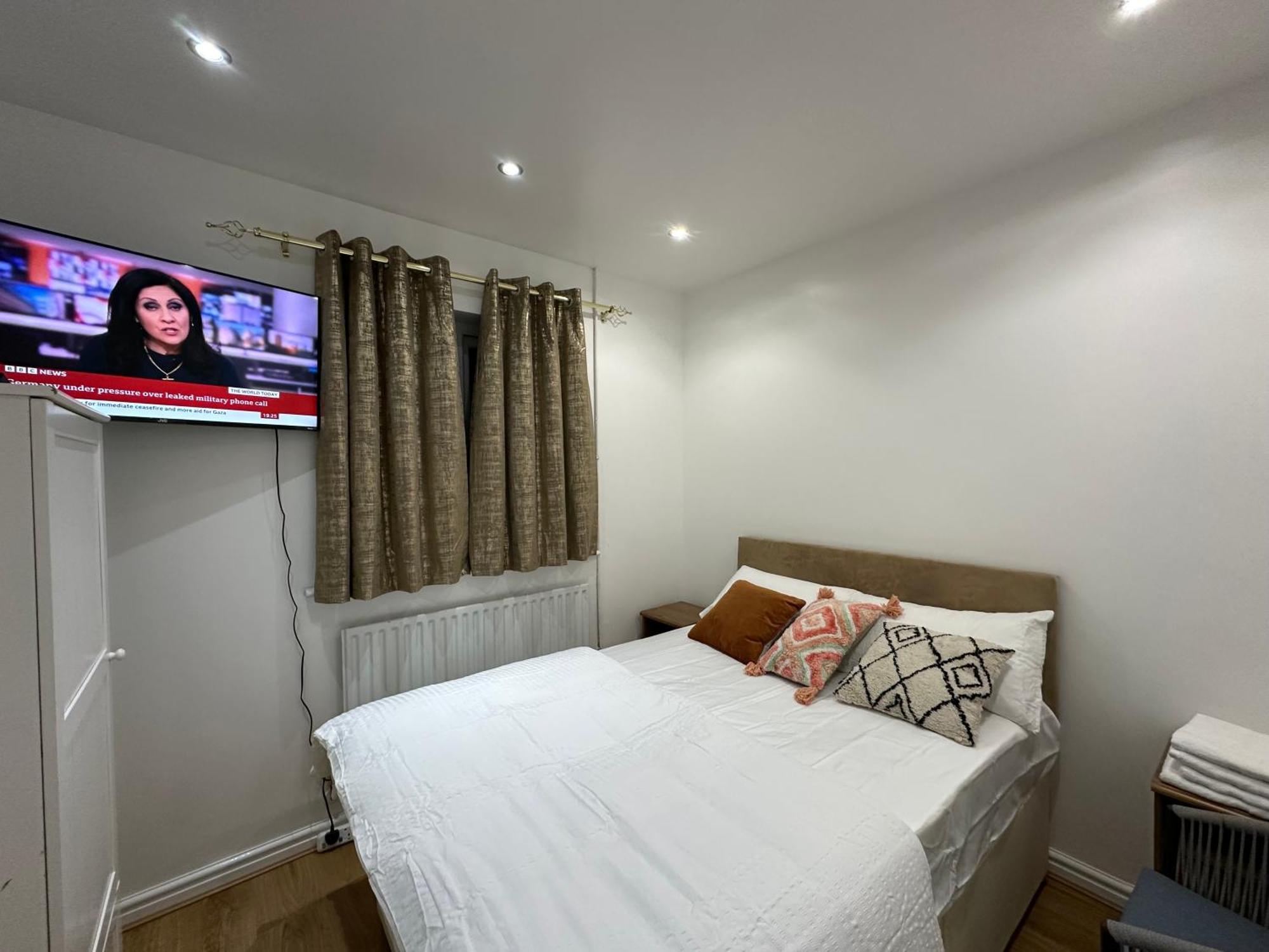 Beautiful Double With Free Wi-fi And Free Parking