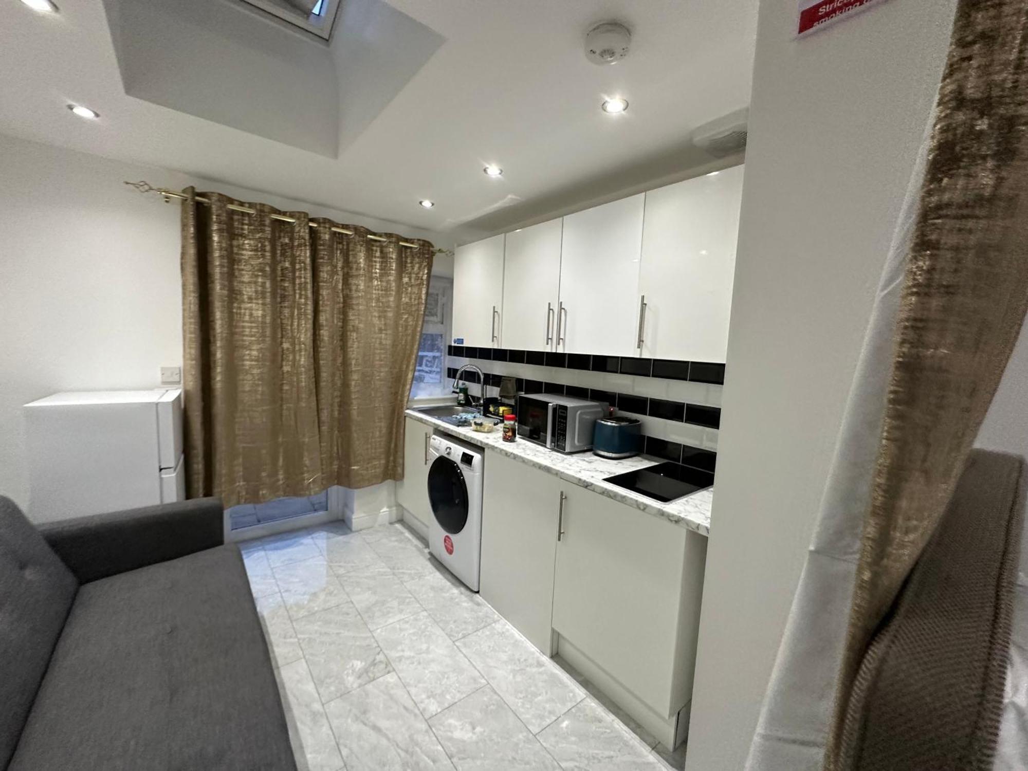 Beautiful Double With Free Wi-fi And Free Parking London