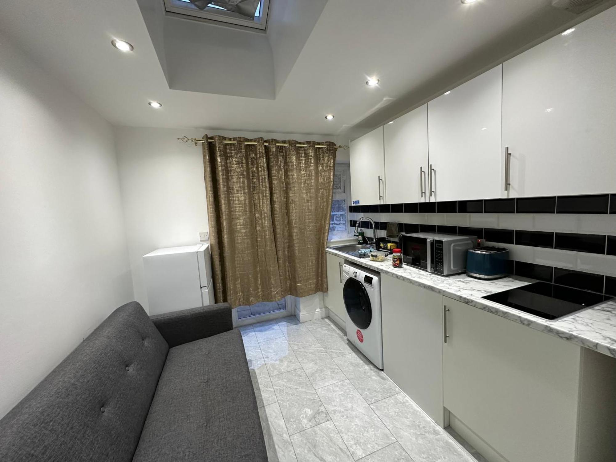 Guest house Beautiful Double With Free Wi-fi And Free Parking *