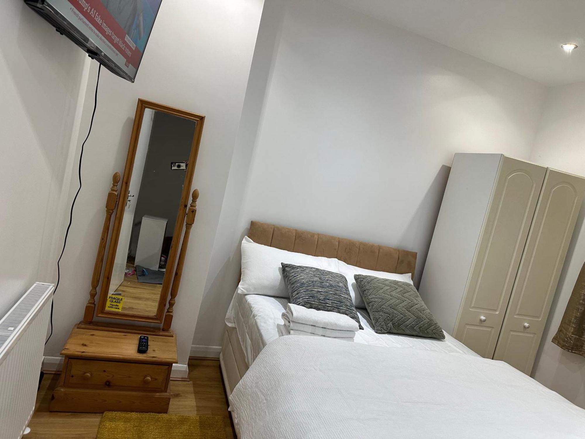 Beautiful Double With Free Wi-fi And Free Parking * Londen