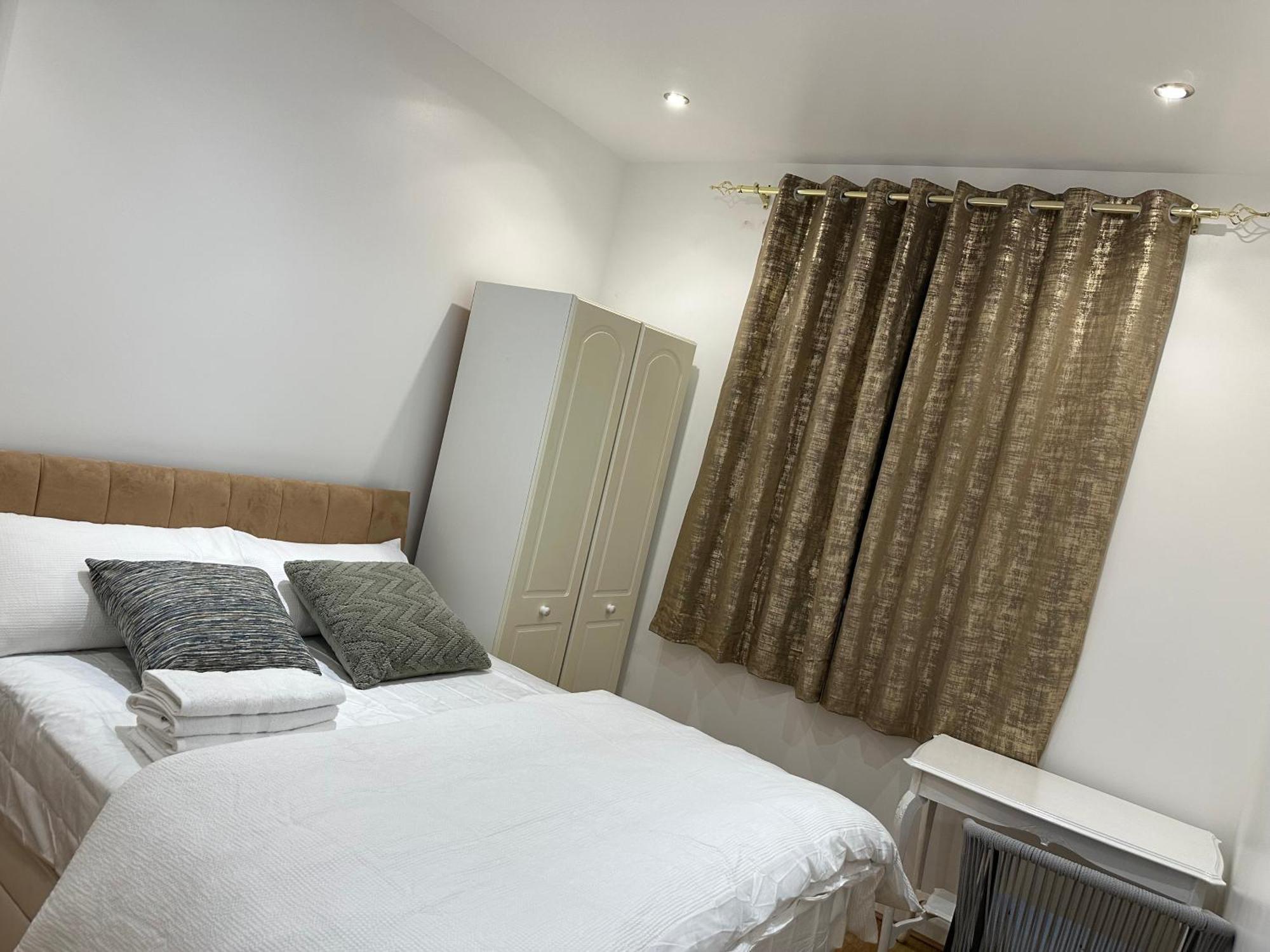 Guest house Beautiful Double With Free Wi-fi And Free Parking *