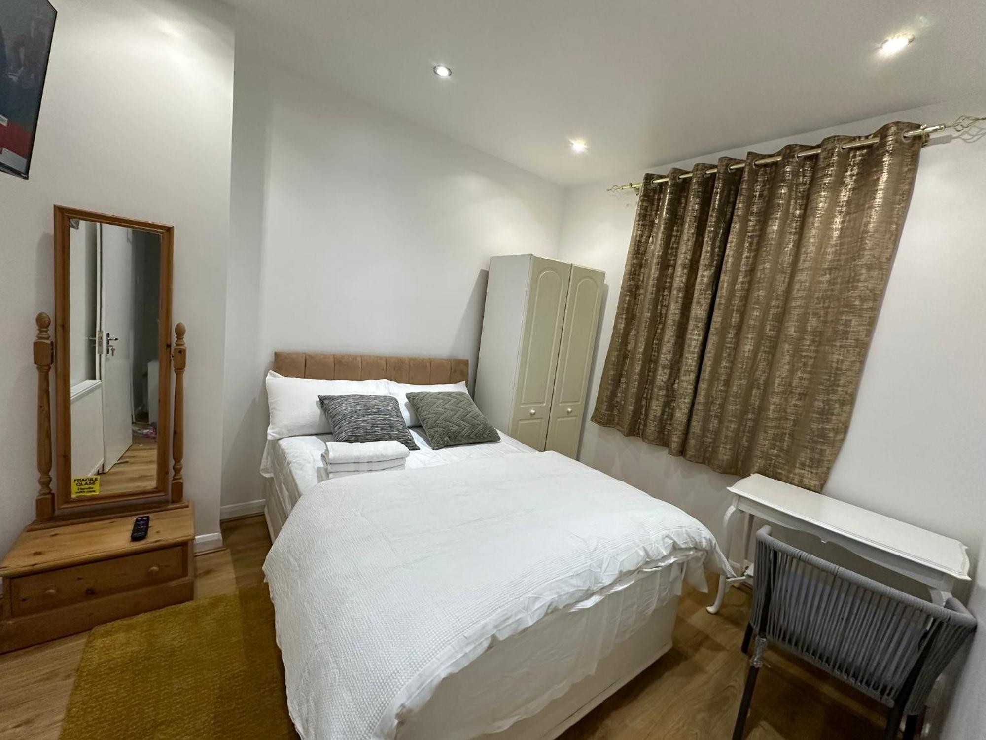 Beautiful Double With Free Wi-fi And Free Parking *