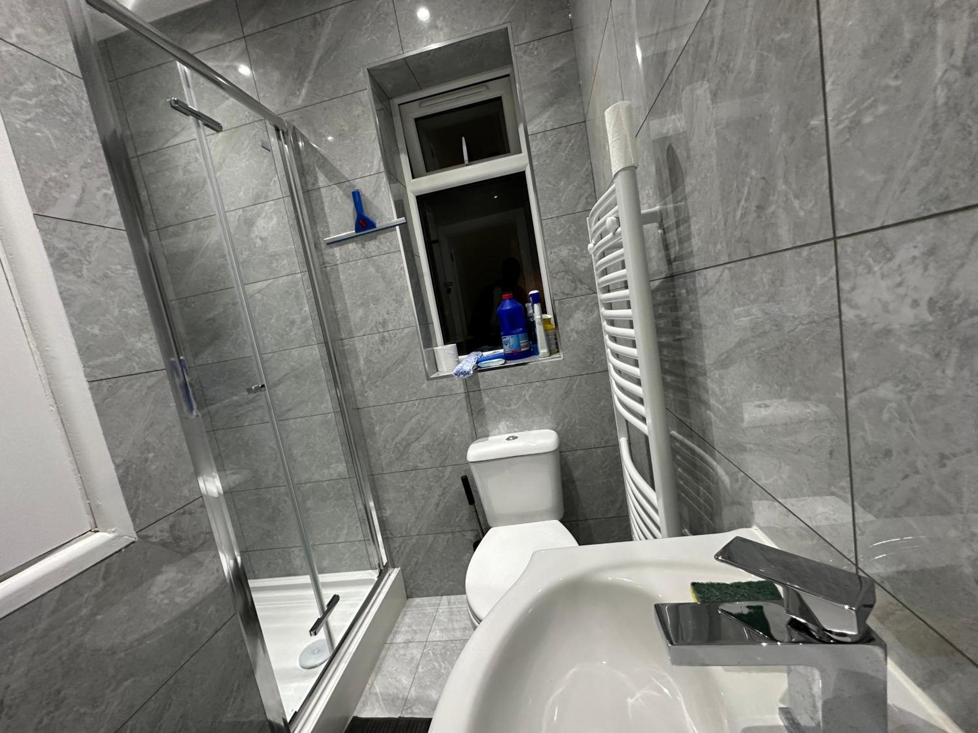 Beautiful Double With Free Wi-fi And Free Parking Guest house *