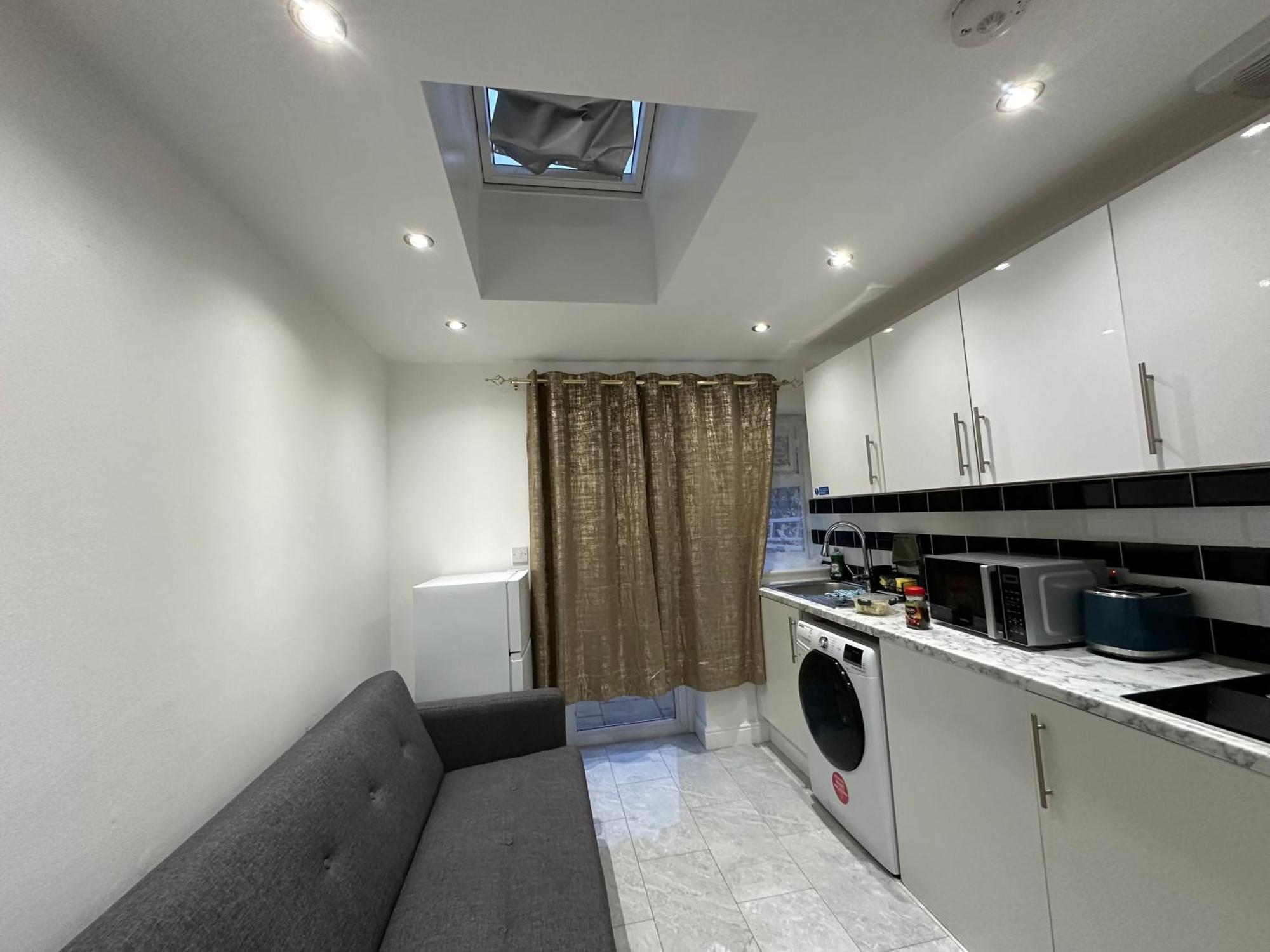 Beautiful Double With Free Wi-fi And Free Parking Guest house