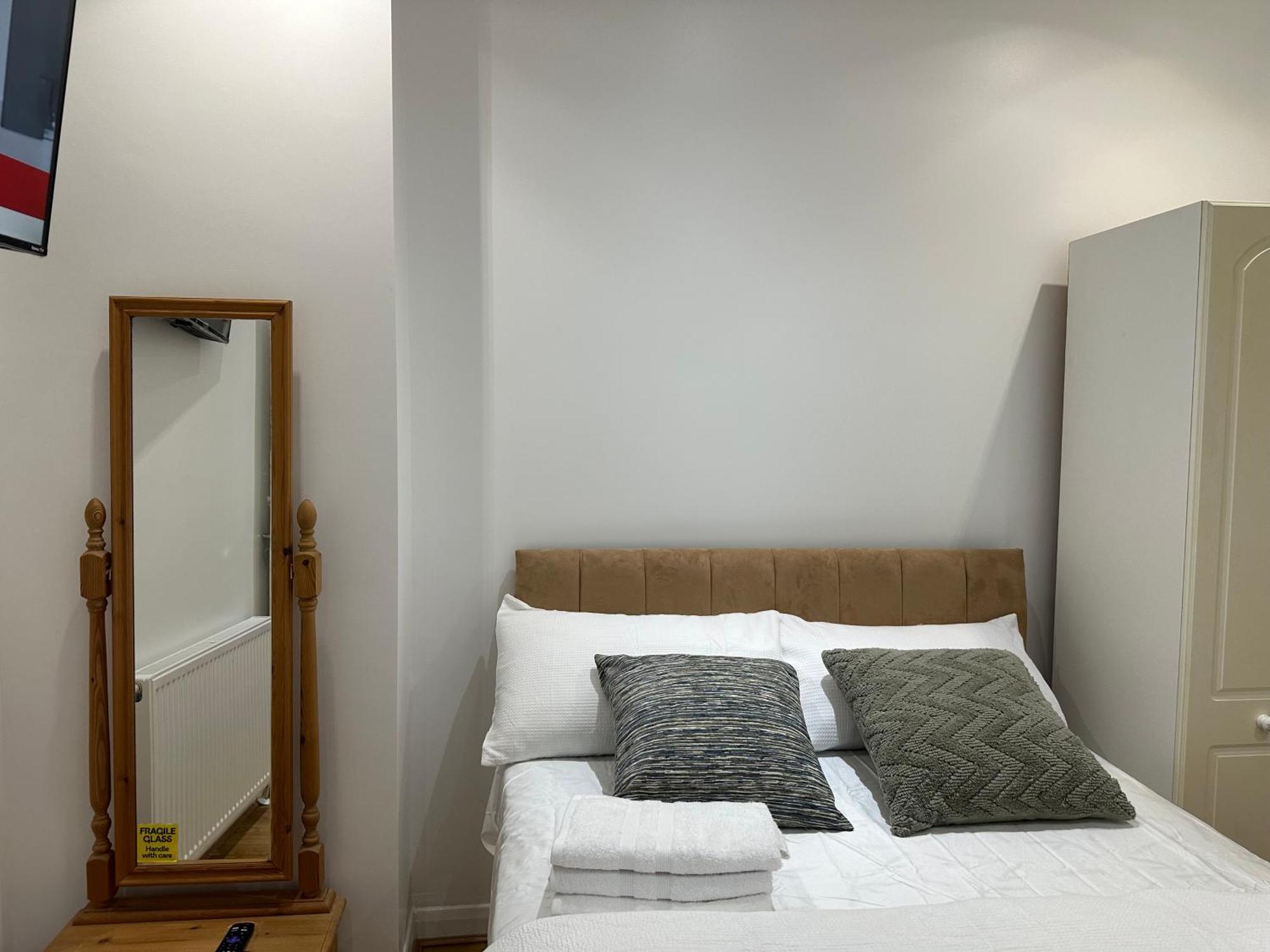 Beautiful Double With Free Wi-fi And Free Parking London