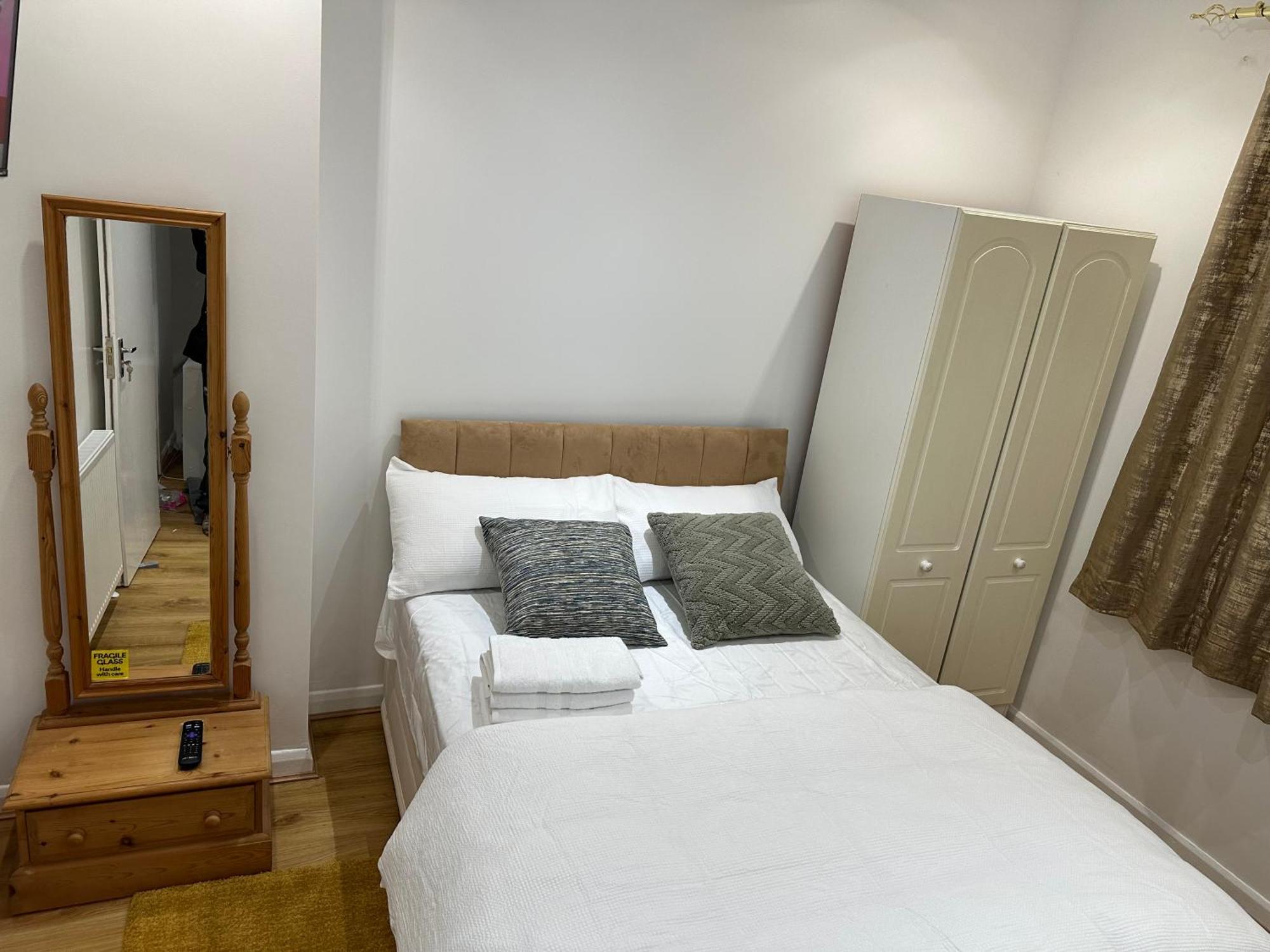 Beautiful Double With Free Wi-fi And Free Parking Guest house