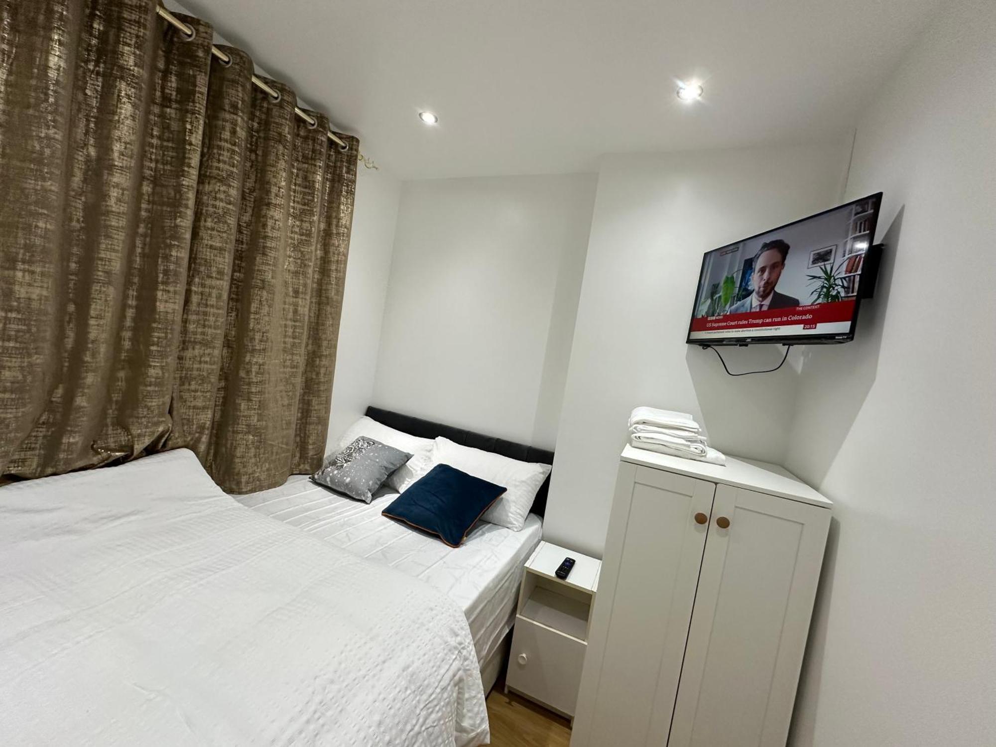 Beautiful Double With Free Wi-fi And Free Parking *