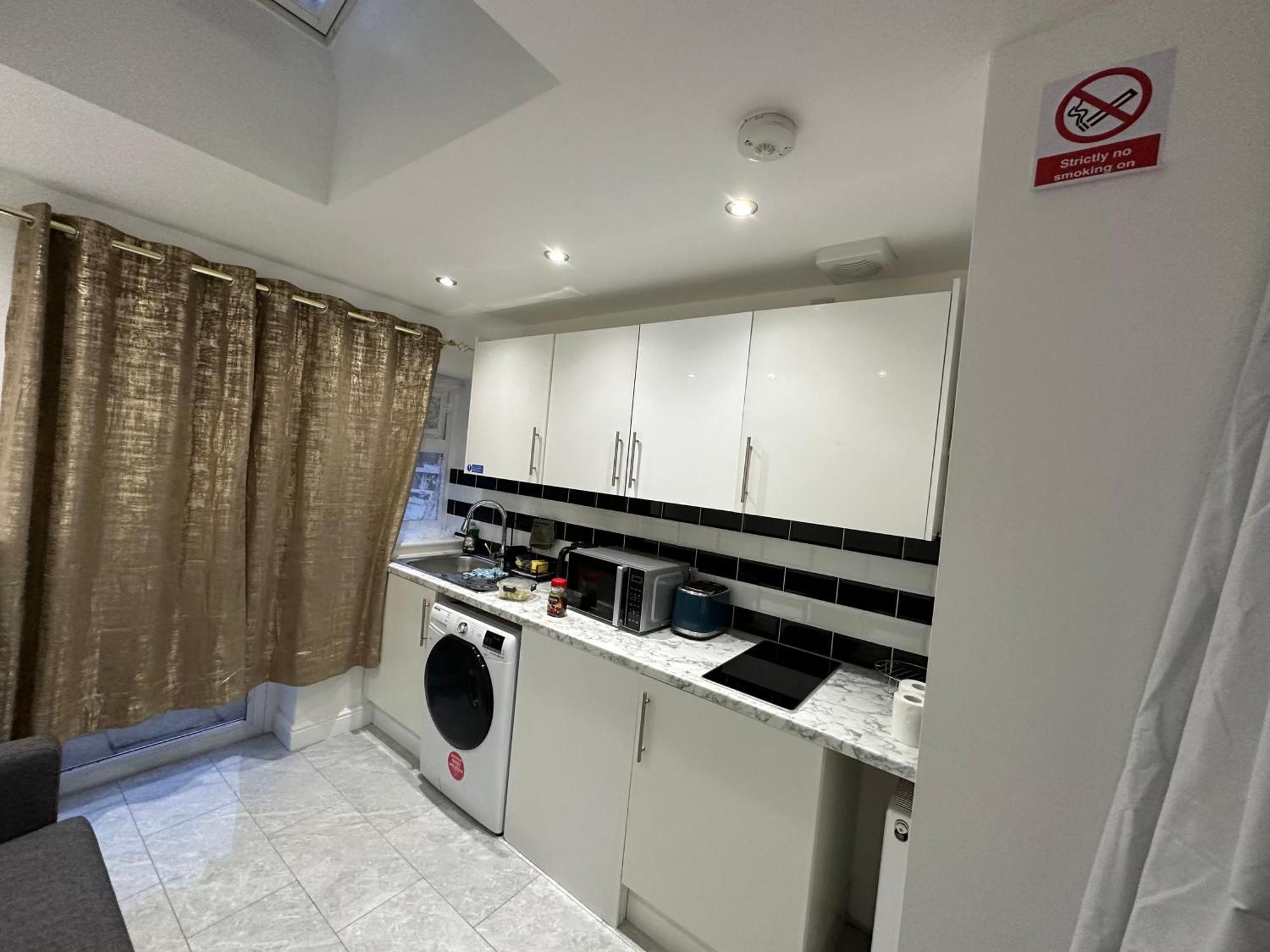 Beautiful Double With Free Wi-fi And Free Parking Guest house London