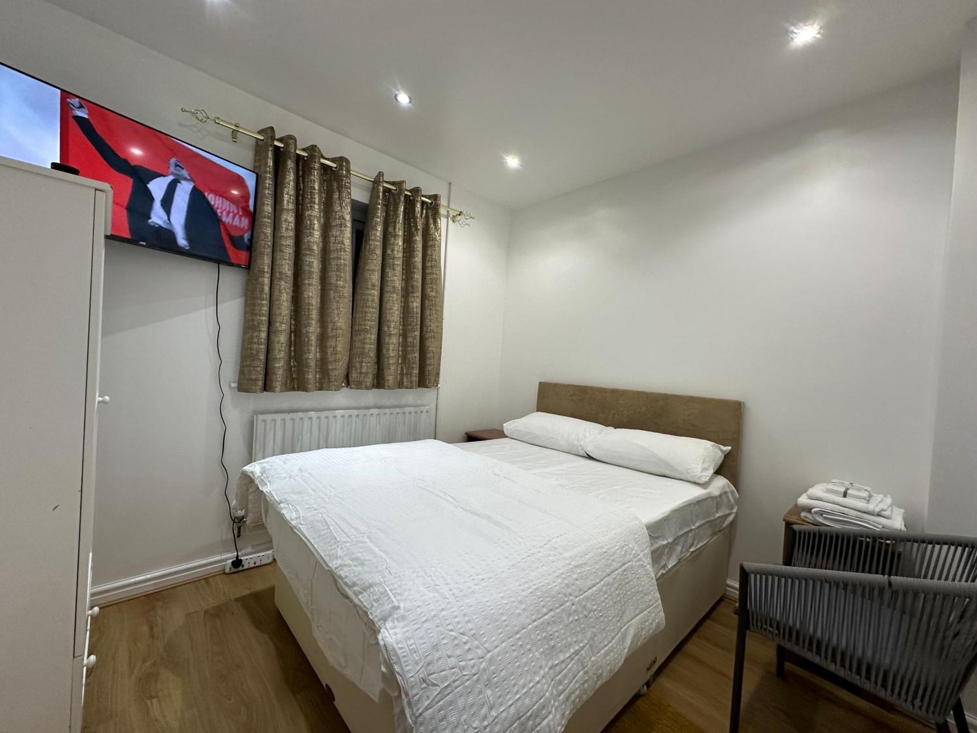 Beautiful Double With Free Wi-fi And Free Parking *