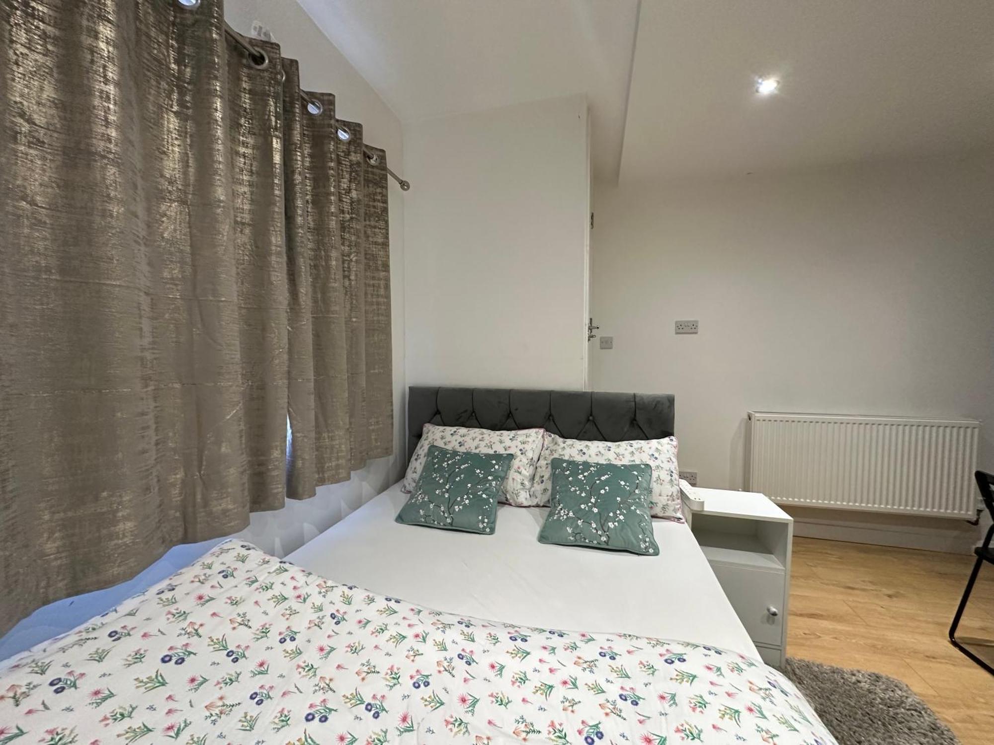 Beautiful Double With Free Wi-fi And Free Parking *