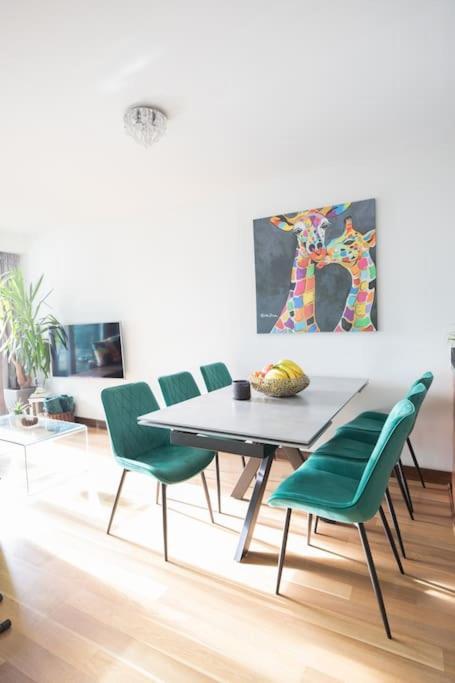Lovely 2 Bedroom Overlooking River Thames Apartamento Londres