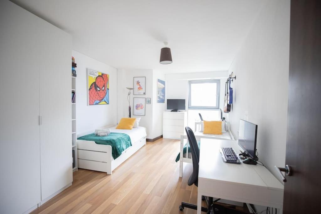 Lovely 2 Bedroom Overlooking River Thames Apartamento Londres