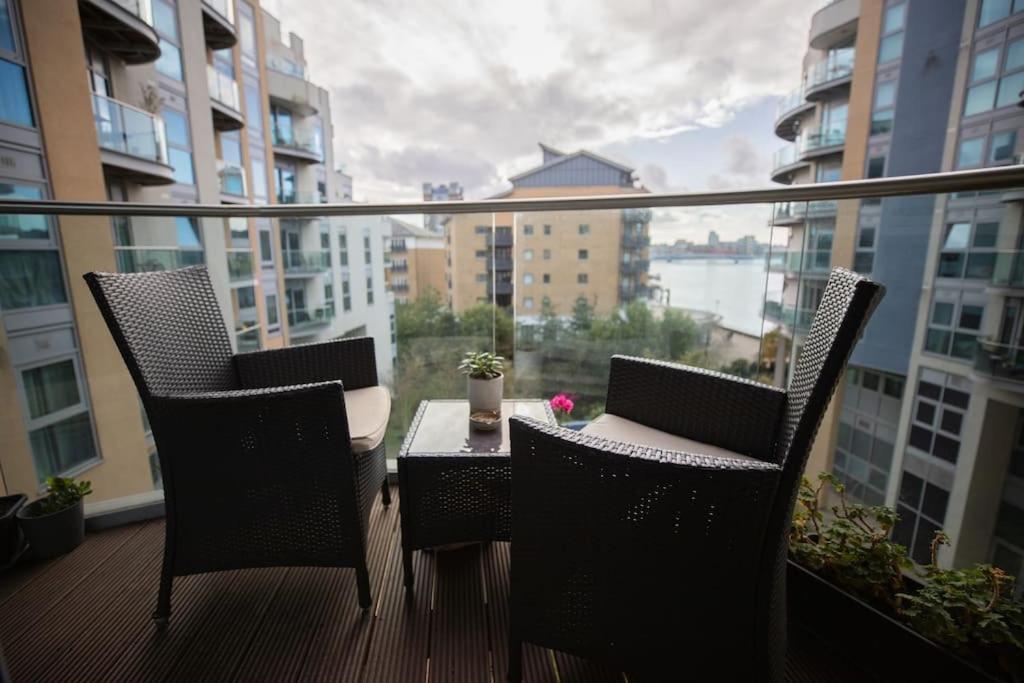 Lovely 2 Bedroom Overlooking River Thames Apartamento Londres