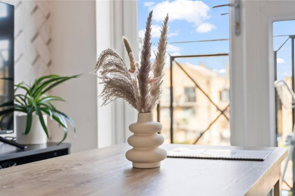 1-bedroom With Free Private Parking - Canary Wharf Apartamento