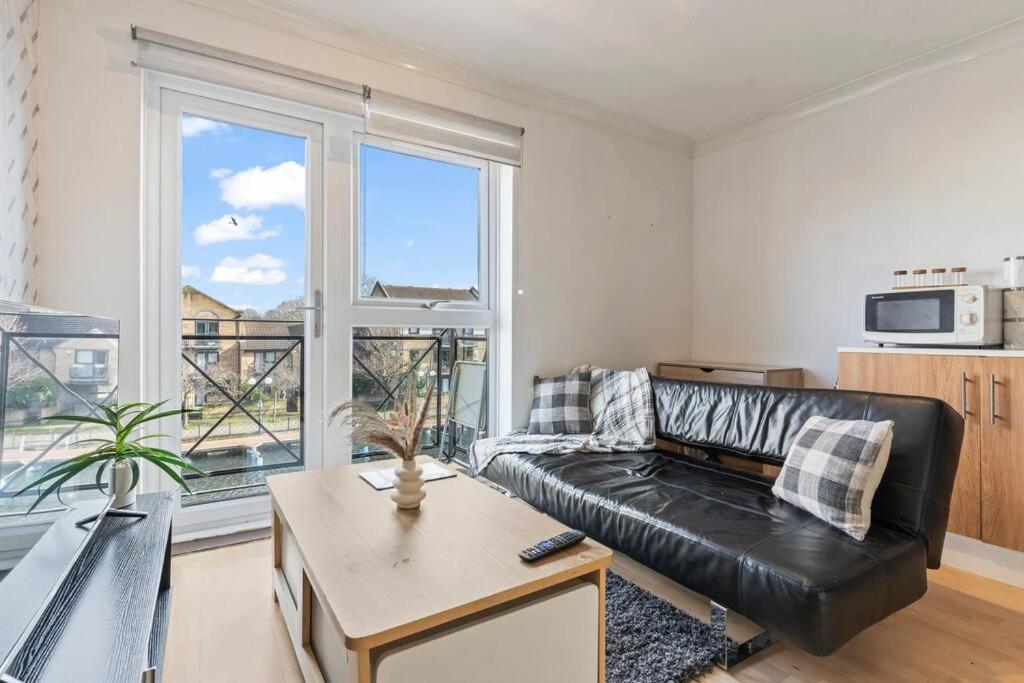 Apartamento 1-bedroom With Free Private Parking - Canary Wharf