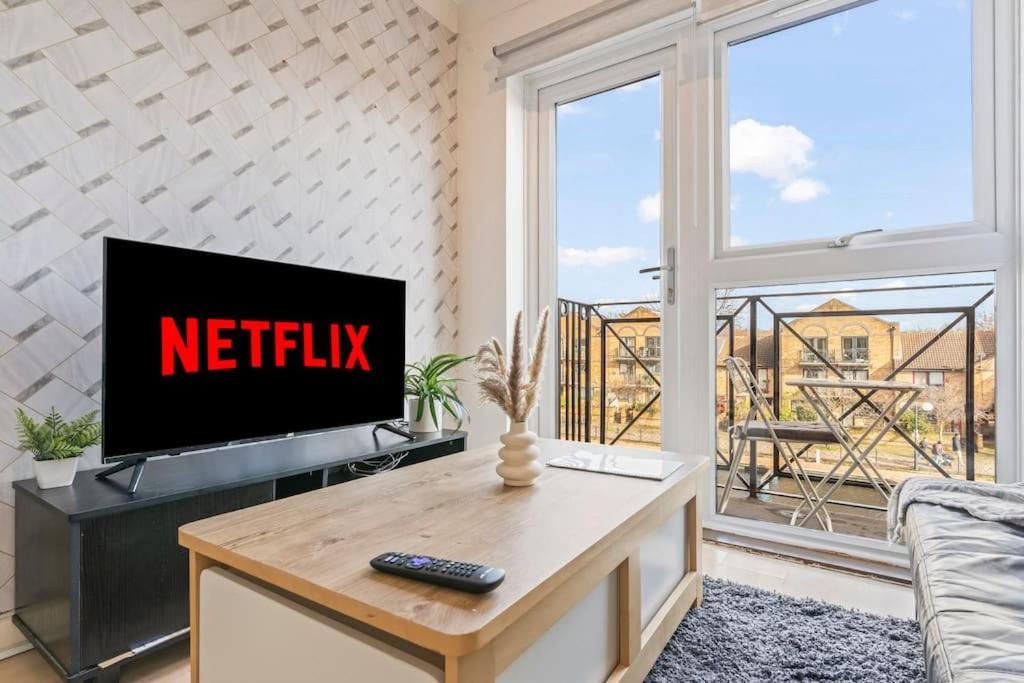 Apartamento 1-bedroom With Free Private Parking - Canary Wharf *