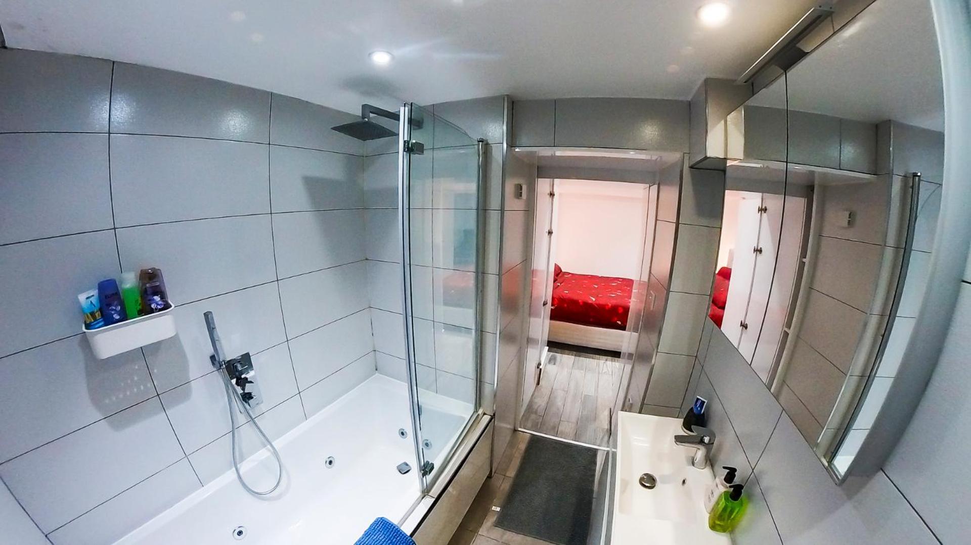 1 Bedroom Flat With Whirlpool Bath Appartement